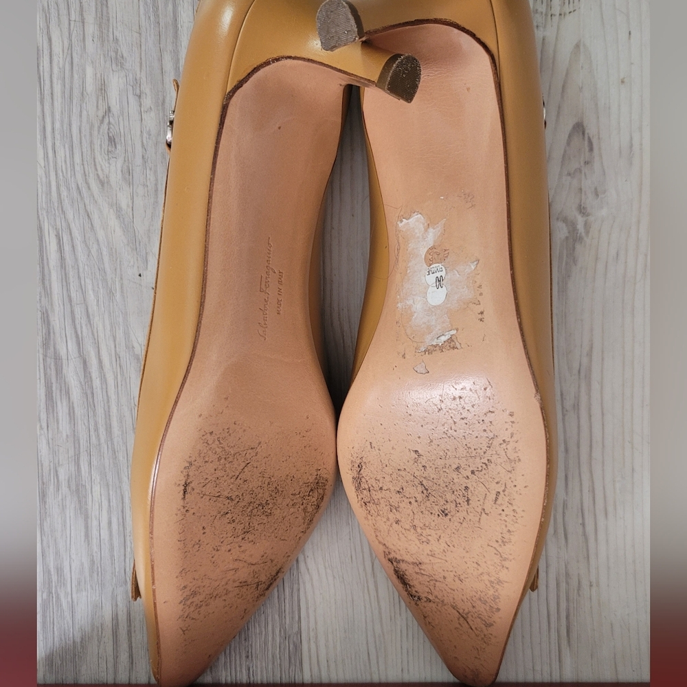 Salvatore Ferragamo Tan Leather Pointed Toe Fringe Pumps - Picture 3 of 10